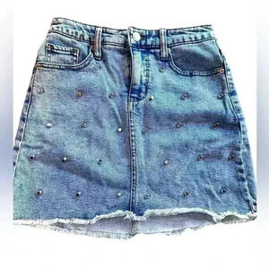 Size 4 wild fable blue denim studded skirt. Silver studs.‎ 5 pockets EUC.